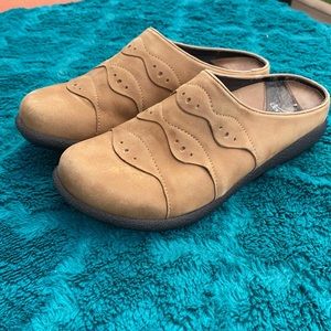 Dansko Tan Leather Mules Clogs with Wavy Detail Size 38